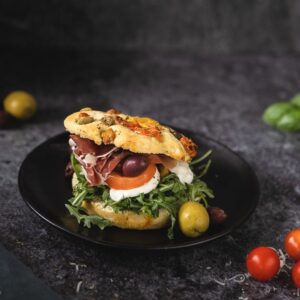 Focaccia med mozarella og parmaskinke